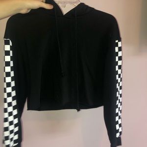 shein black checkered print long sleeve crop top